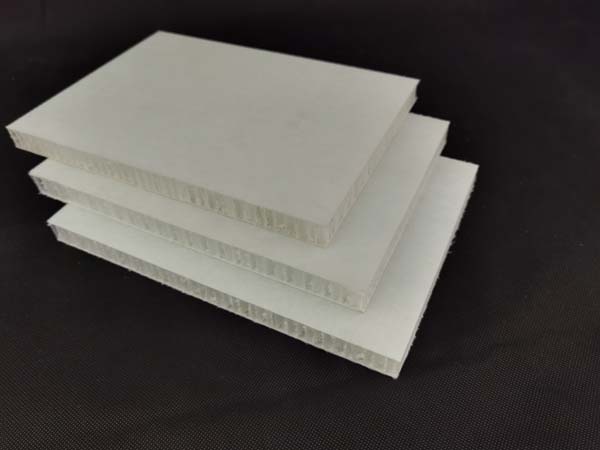 城市路政施工(gōng)複合cfrt建築模闆(pǎn)工地塑料模闆(pan)的優勢