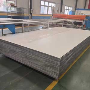 CFRT蒙皮(pi)增強車廂闆複(fú)合闆