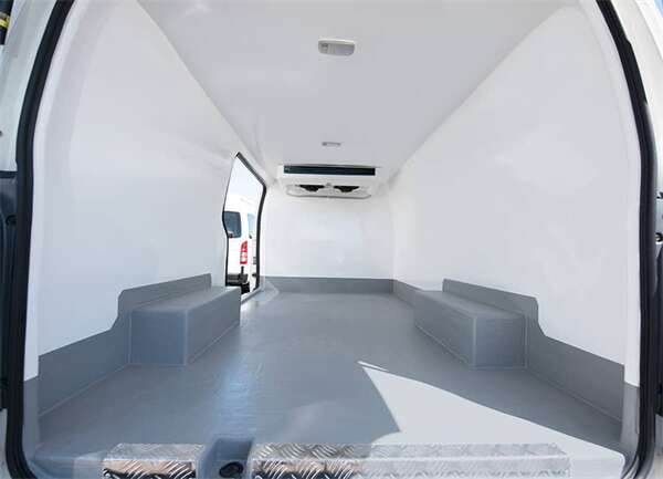 CFRT複合闆(pan)蒙皮冷(lěng)藏車具(ju)有良好(hǎo)冷藏密(mì)封效果(guǒ)